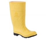 Bota de PVC de seguridad fabricado con compuesto de PVC modificado. Resistente a hidrocarburos y sus derivados, solventes, ácidos y alcális, grasas, sangre, aceites animales y vegetales, y detergentes, con puntera y plantilla de acero. Producto sanitiza
