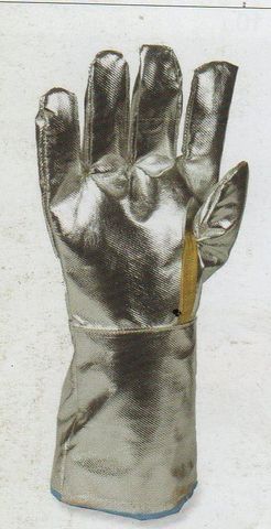 GUANTE FIBRA DE VIDRIO, RECUBIERTO ALUMINIZADO CON FORRO INTERIOR DE LONA, IDEAL PARA USO EN HORNOS Y LUGARES DONDE EL CALOR RADIANTE ES INTENSO (300°C SOLO ES REFLEJANTE AL CALOR. MEDIDAS 35 Y 45 CM