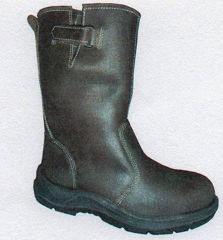 bota petrolera BATA INDUSTRIALS Fabricada completamente en cuero graso